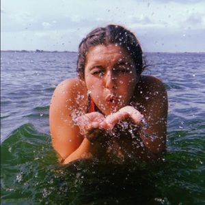 Meet your Posher, Lola